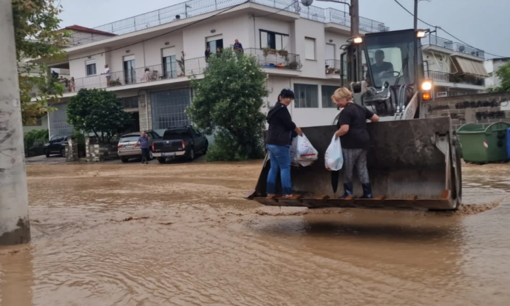 Κακοκαιρία «Daniel» - Θεσσαλία: Πέφτει η στάθμη των υδάτων, άνοιξε η εθνική οδός, αγωνία για τους υγειονομικούς κινδύνους